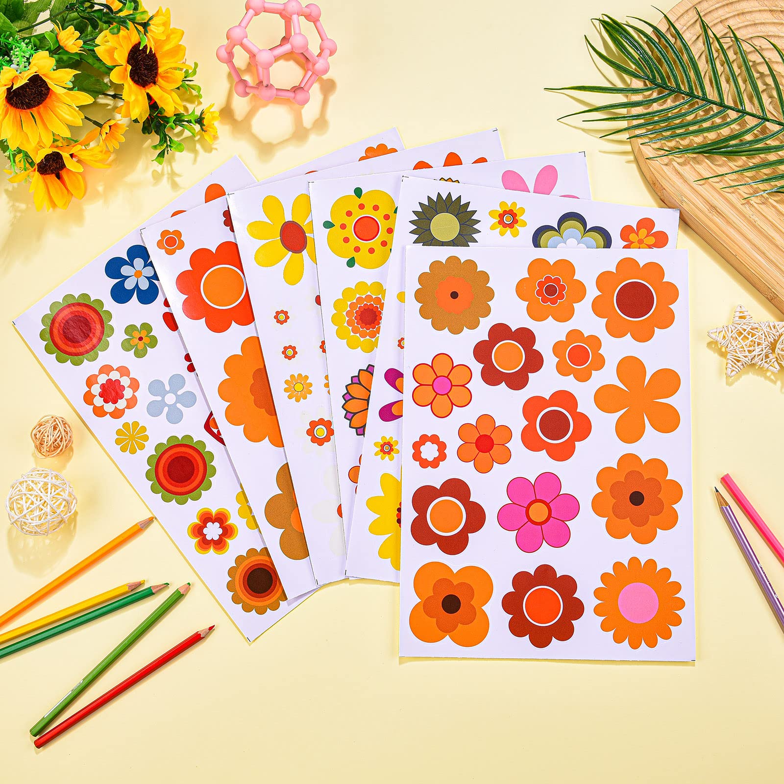 135 Pcs Flower Car Decals 60'S Hippie Flower Stickers Groovy Flower Stickers Daisy Vinyl Sticker Retro Flower Decals For Car Laptops Skateboards Luggage Wall Window Decoration