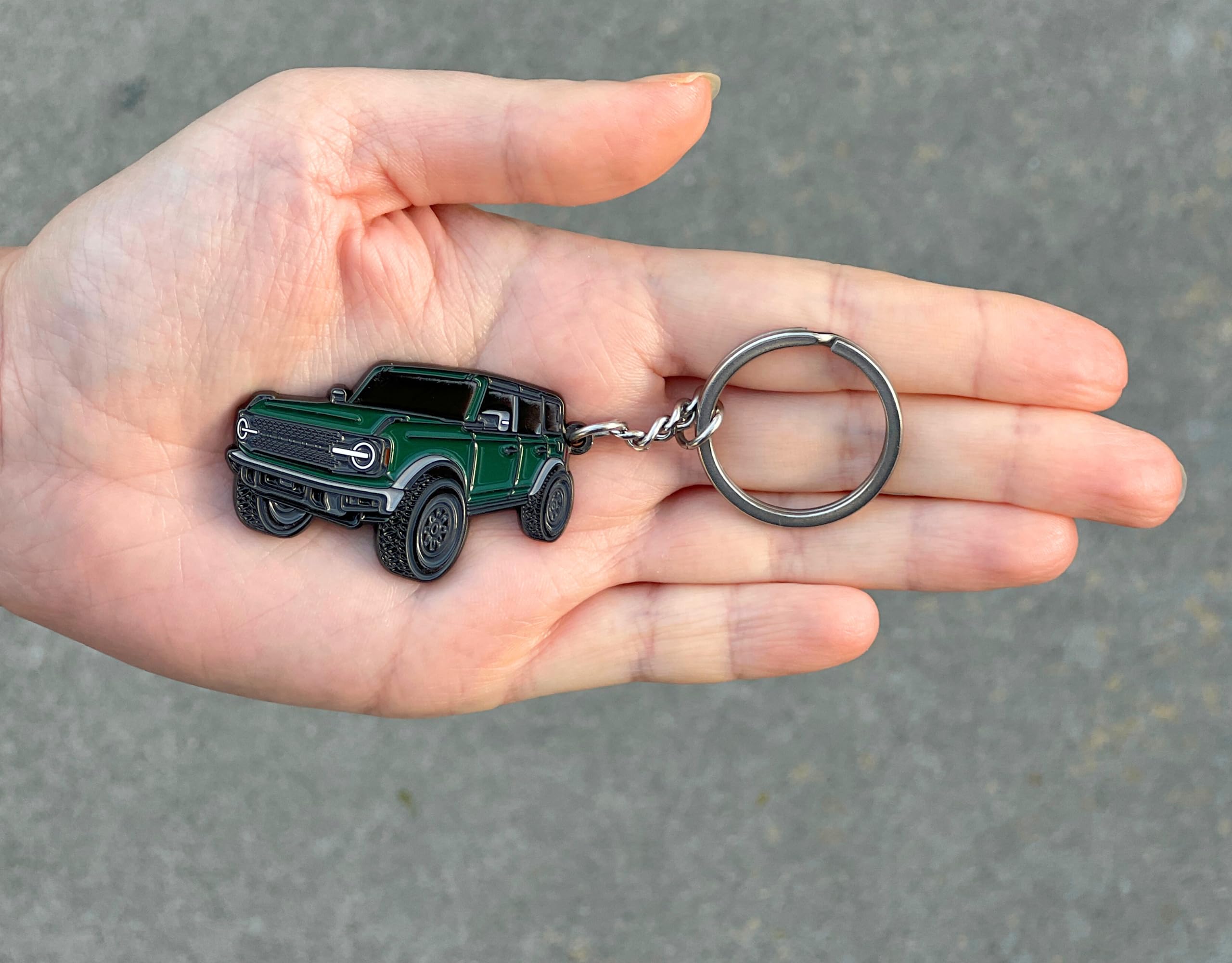 Four Wheel Beast Bronco Keychain Accessories 2023 4 Door Key Chain Fob Cover Cool Car Mods (Green)