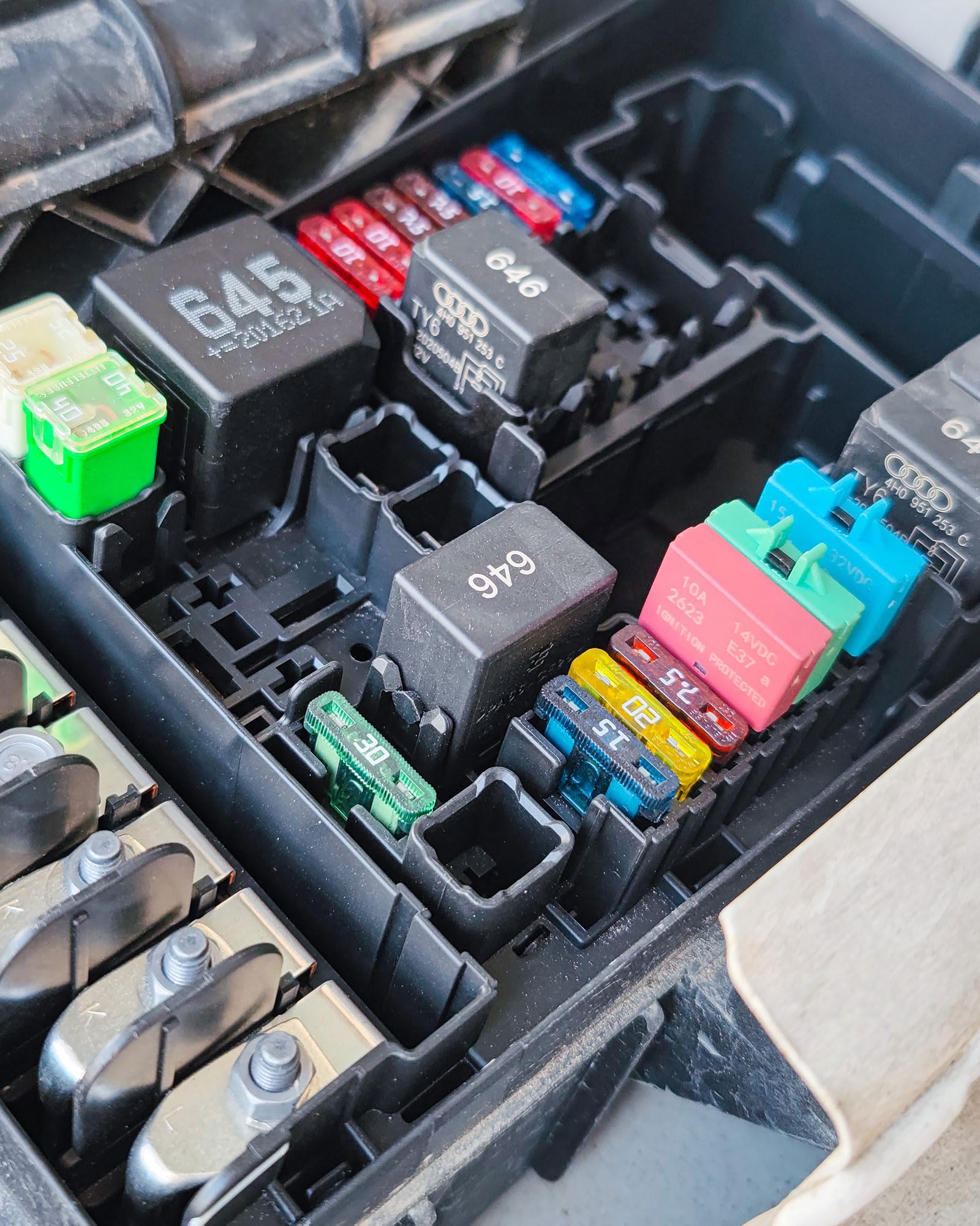 Automotive Low Profile Atc Ato Fuse Car Resettable 3A 5A 7.5A 10A 15A 20A 25A 30A Standard Fuses Manual Reset Fuses Blade Circui