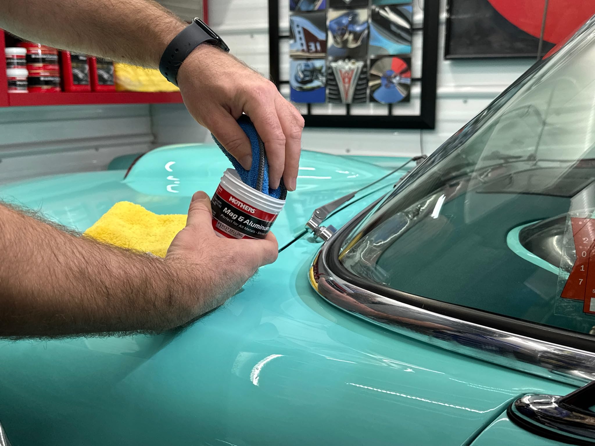Mothers Mag & Aluminum Polish, 128 Fl Oz, Model 05102, Ideal for Aluminum Surfaces, Effective Cleaning & Shine