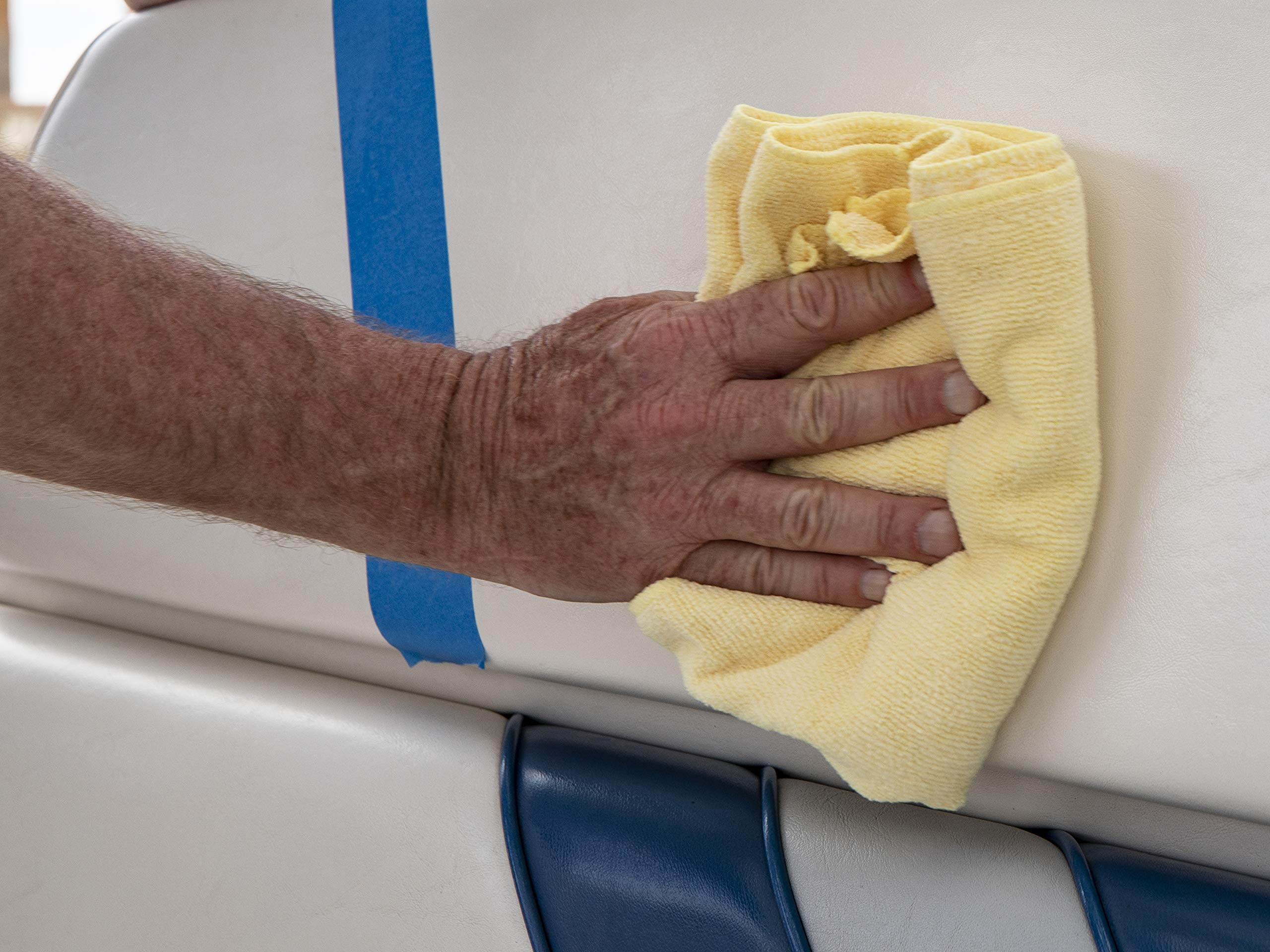 Meguiar's M5716SP Marine/RV Vinyl & Rubber Cleaner & Protectant - 16 Oz Spray Bottle (Packaging May Vary)