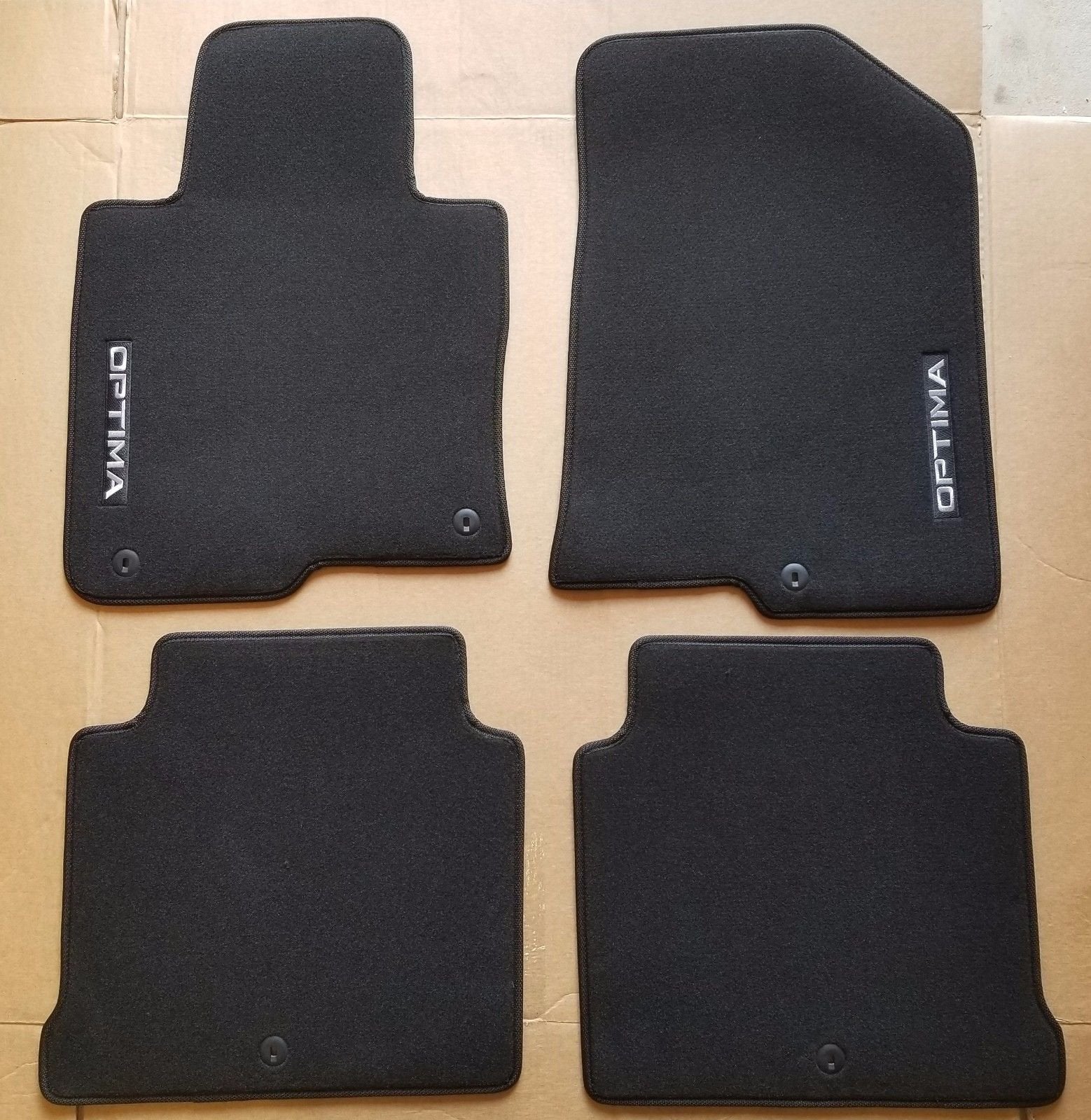 Kia D5014-ADU00 Floor Mat (Carpet)