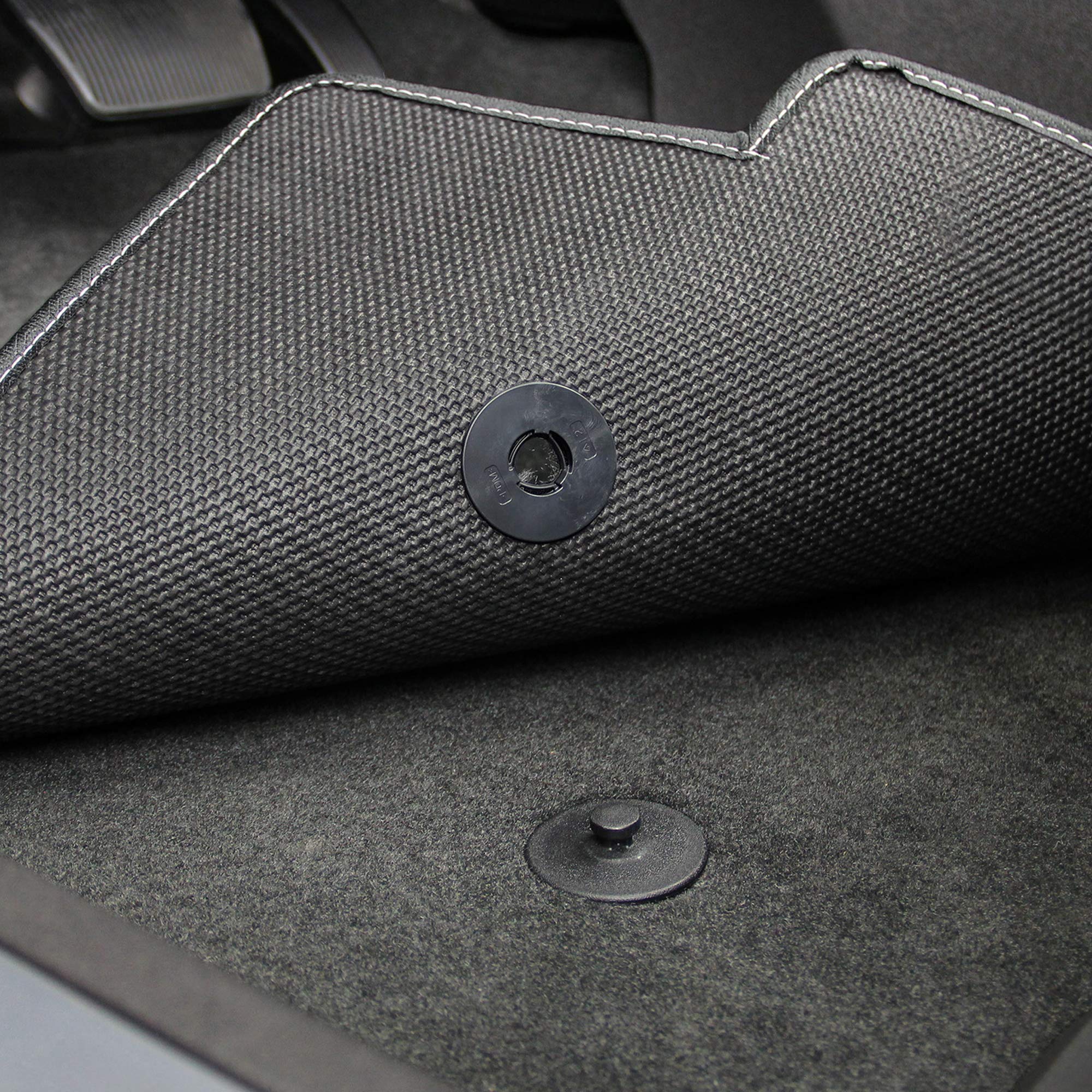 Lloyd Mats Custom-Fit Carpeted Floor Mats for C6 Corvette 2005-2007 - Charcoal, 2PC Flag, Premium Luxury Car Liners