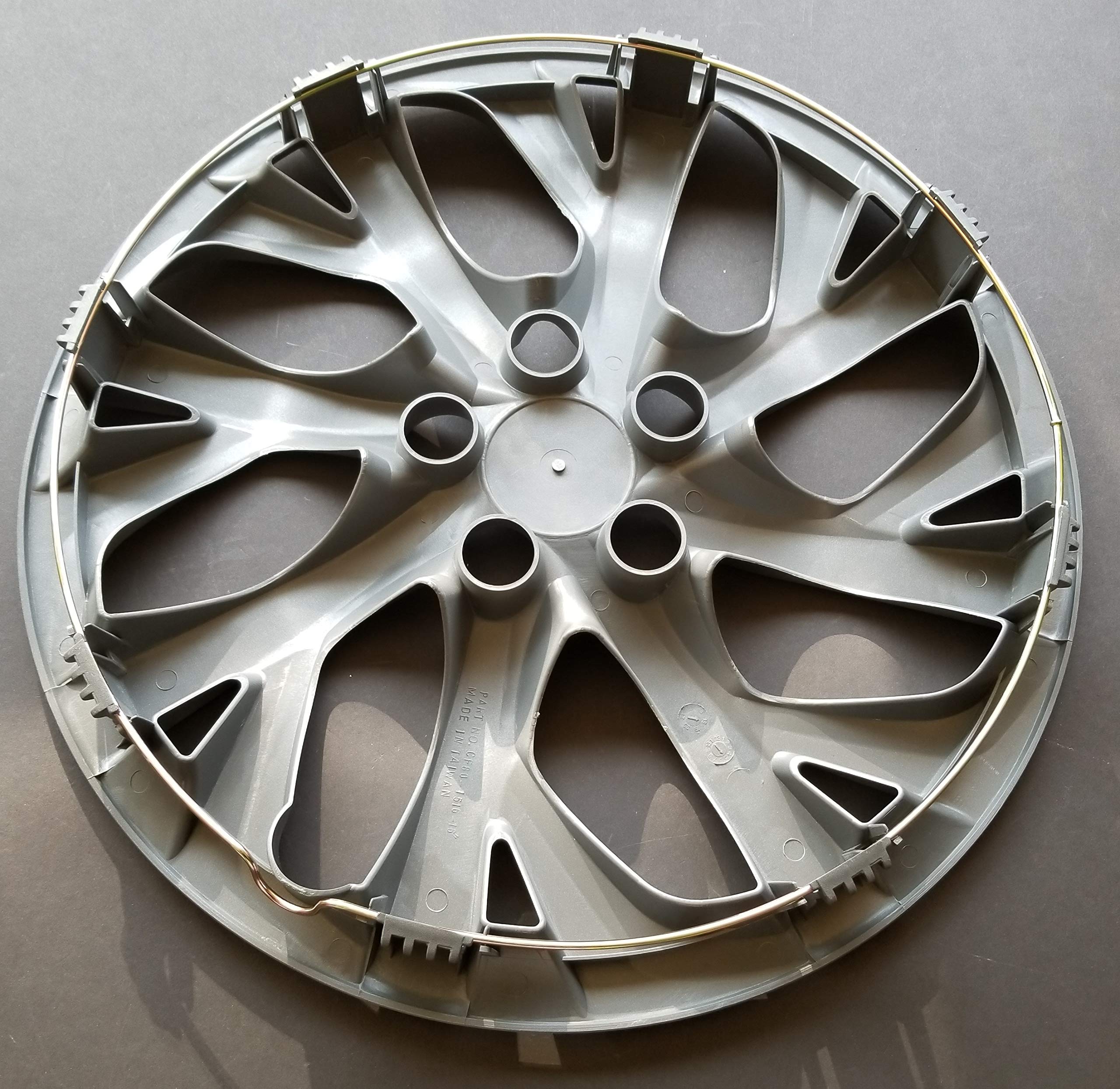 One New Wheel Cover Hubcap Replacement Fits 2017-2018 Toyota Corolla Le; 16 Inch; 16 Spoke; Silver Color; Plastic