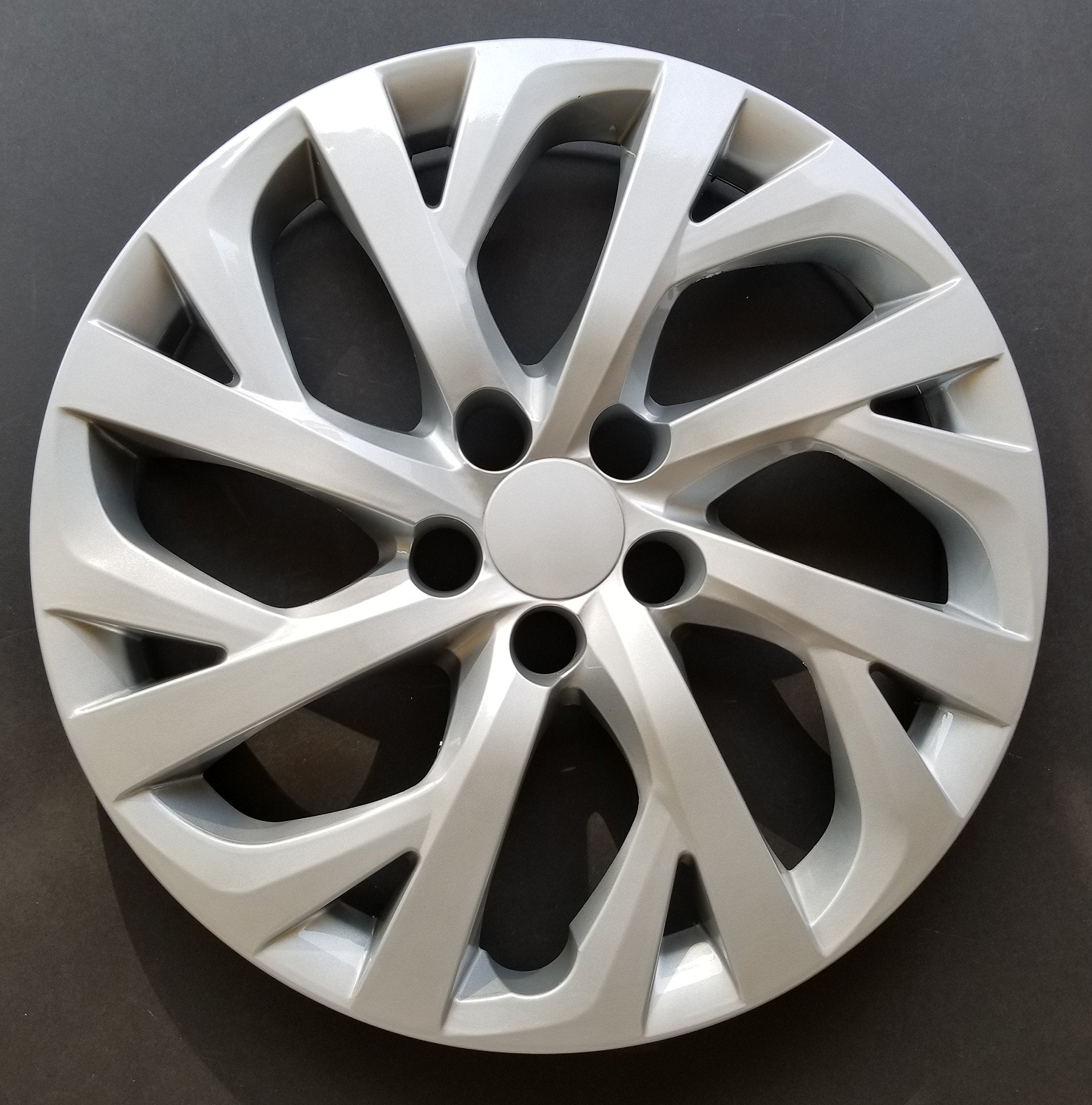 One New Wheel Cover Hubcap Replacement Fits 2017-2018 Toyota Corolla Le; 16 Inch; 16 Spoke; Silver Color; Plastic