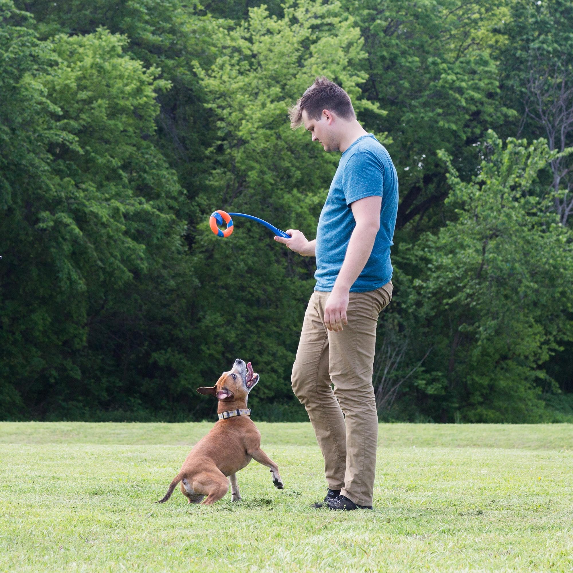 Chuckit! Ring Chaser Dog Ball Launcher Dog Toy Set, 22 Inch Length With 4.5 Inch Dog Ball Ring.
