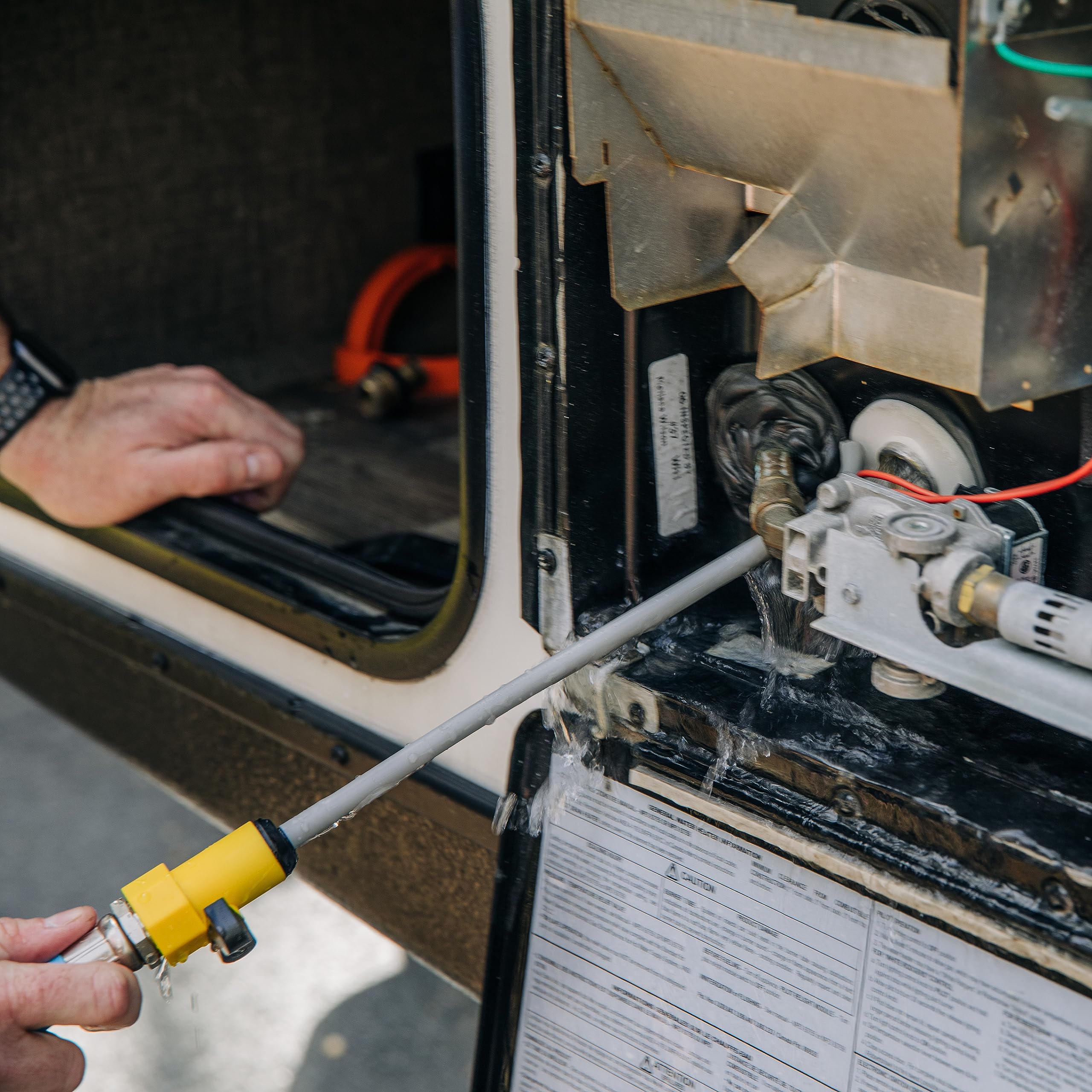 Camco Camper & RV Water Heater Tank Rinser - Improves Water Heater Function by Flushing Out Sediment - Easily Attaches to Standa