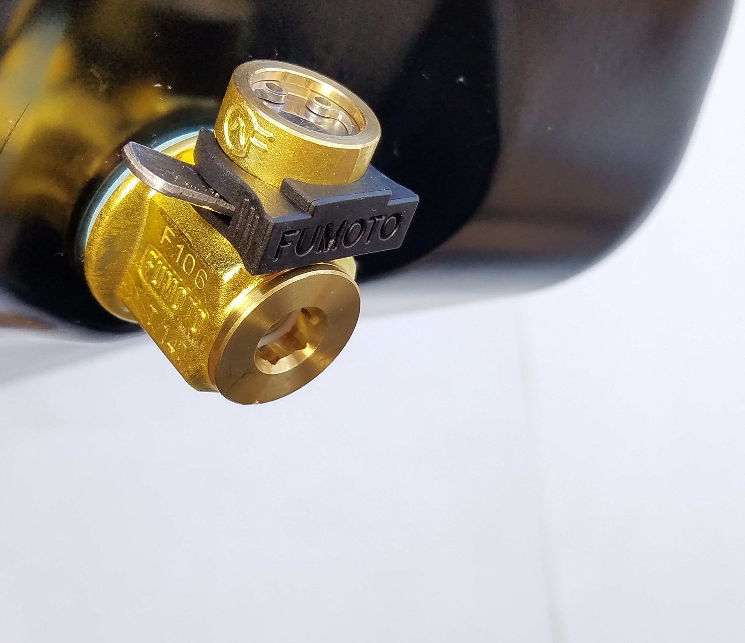 Fumoto Original F-106 With Lc-10 Lever Clip F-Series Engine Oil Drain Valve, 1 Pack, Gold