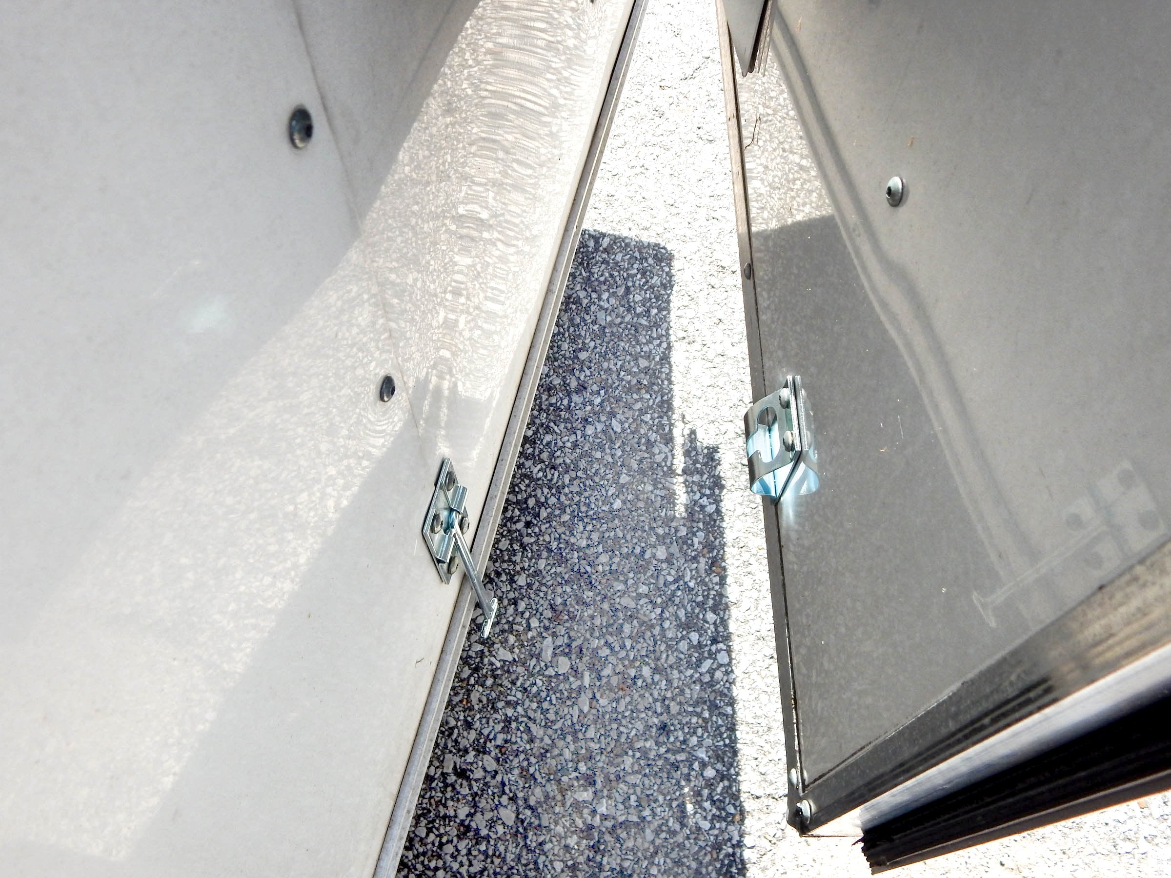 Red Hound Auto Rv Trailer 6 Inches T-Style Entry Door Catch Holder All Metal With Bracket New