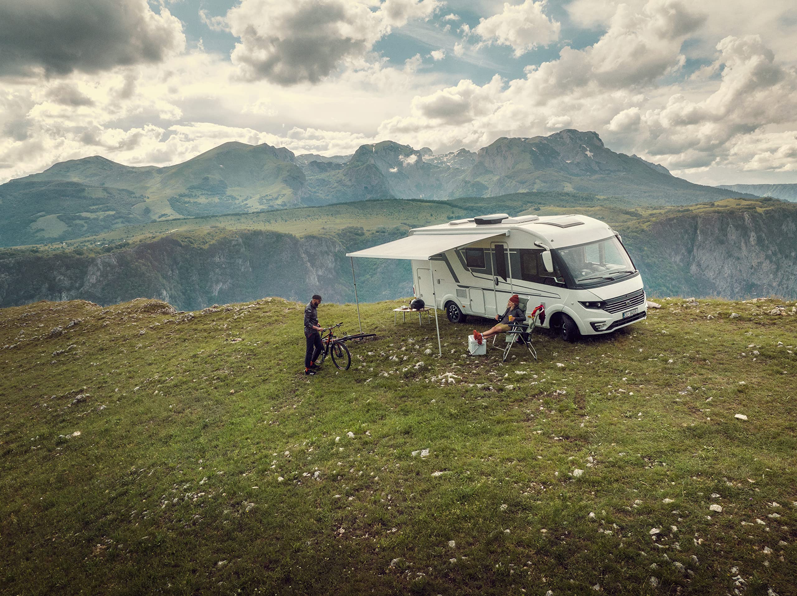 Dometic Blizzard Nxt 15,000 Btu Rooftop Air Conditioner With Heat Pump, Ducted Or Non-Ducted Application. Comes With Pre-Installed Multizone Ccc Ii Control Board