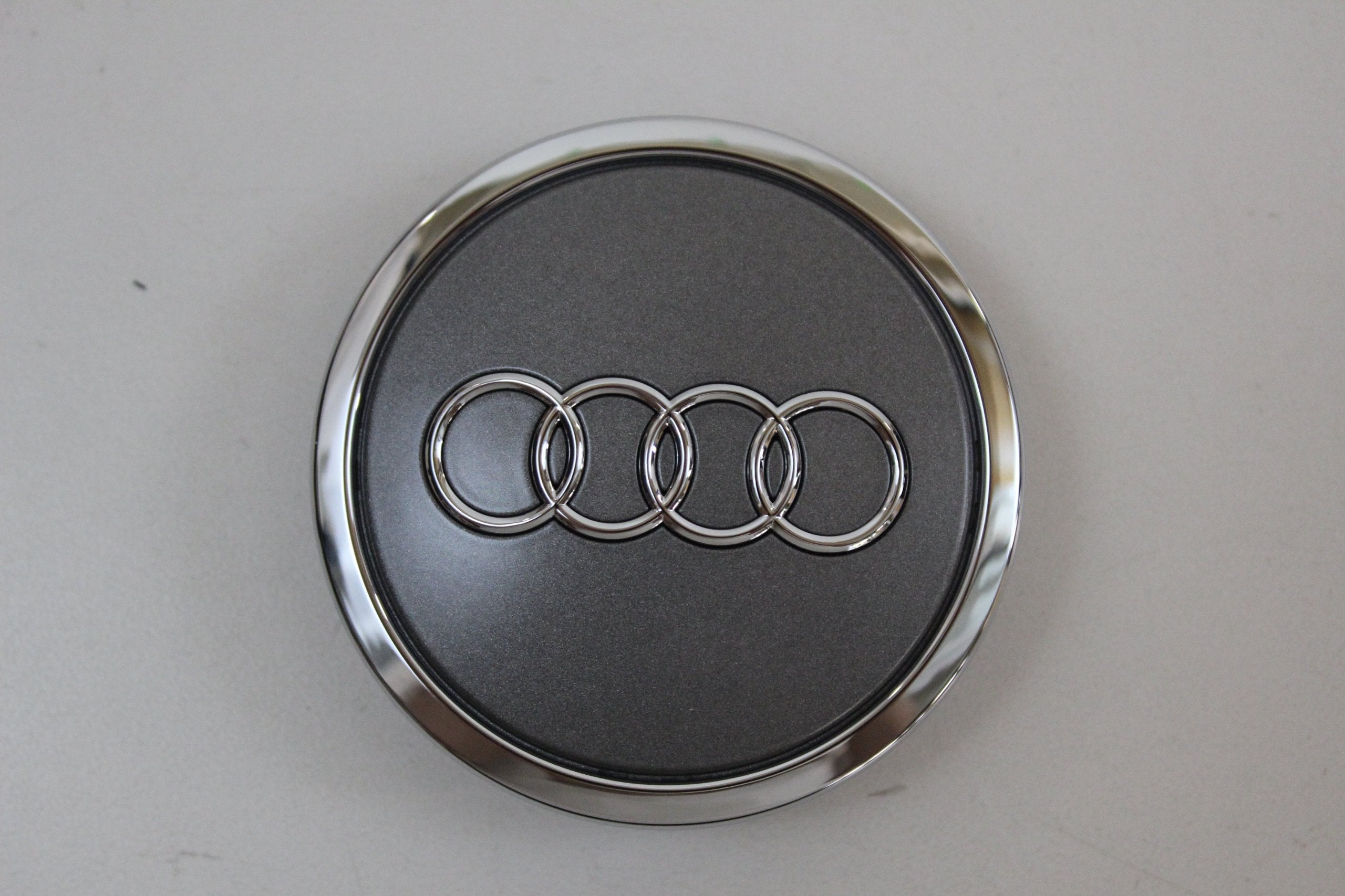 Genuine Audi Accessories 4B0601170A7ZJ Calera and Calito Wheel Center Cap