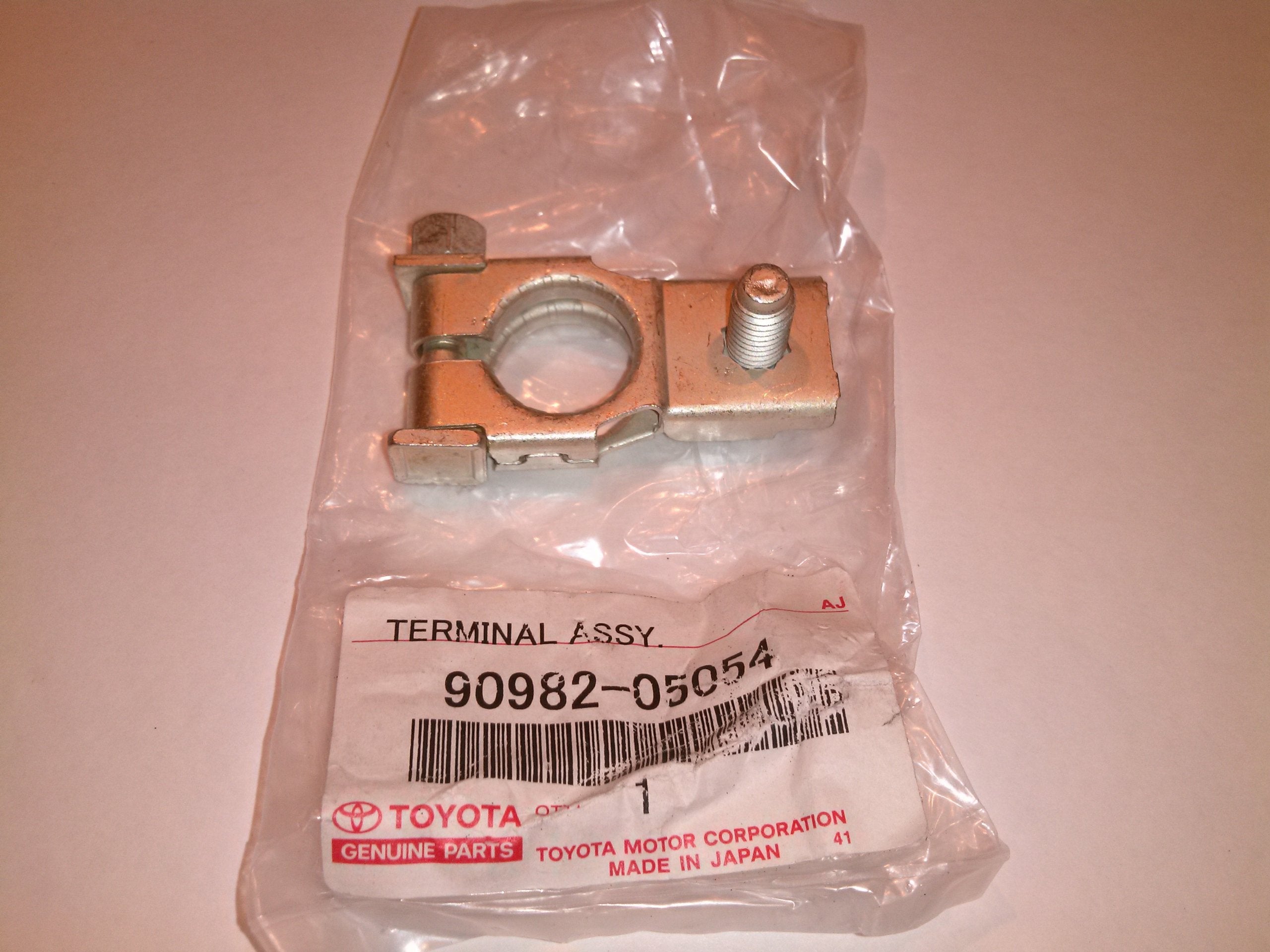Genuine Toyota 90982-05054 Battery Terminal Assembly