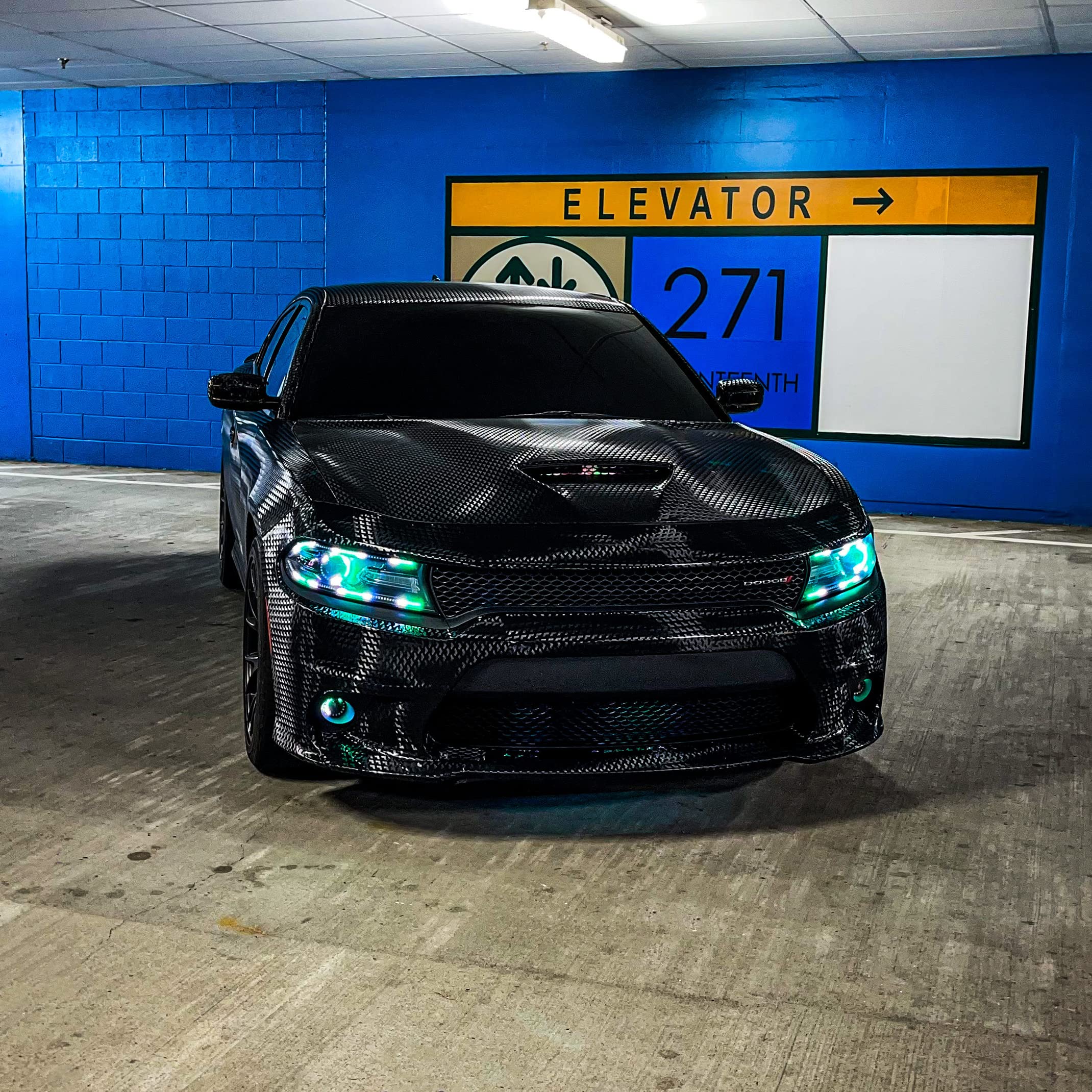 Vvivid Designer Black Carbon Fiber Vinyl Wrap (Triangle Carbon, 1Ft X 5Ft)