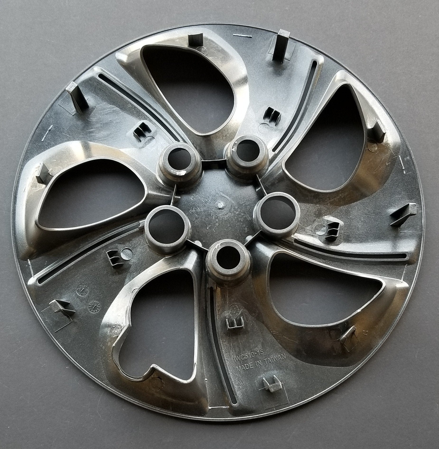 One New Wheel Cover Hubcap Fits 2013-2015 Honda Civic; 15 Inch; 5 Twisted Spoke; Silver Color; Plastic; Bolt-On