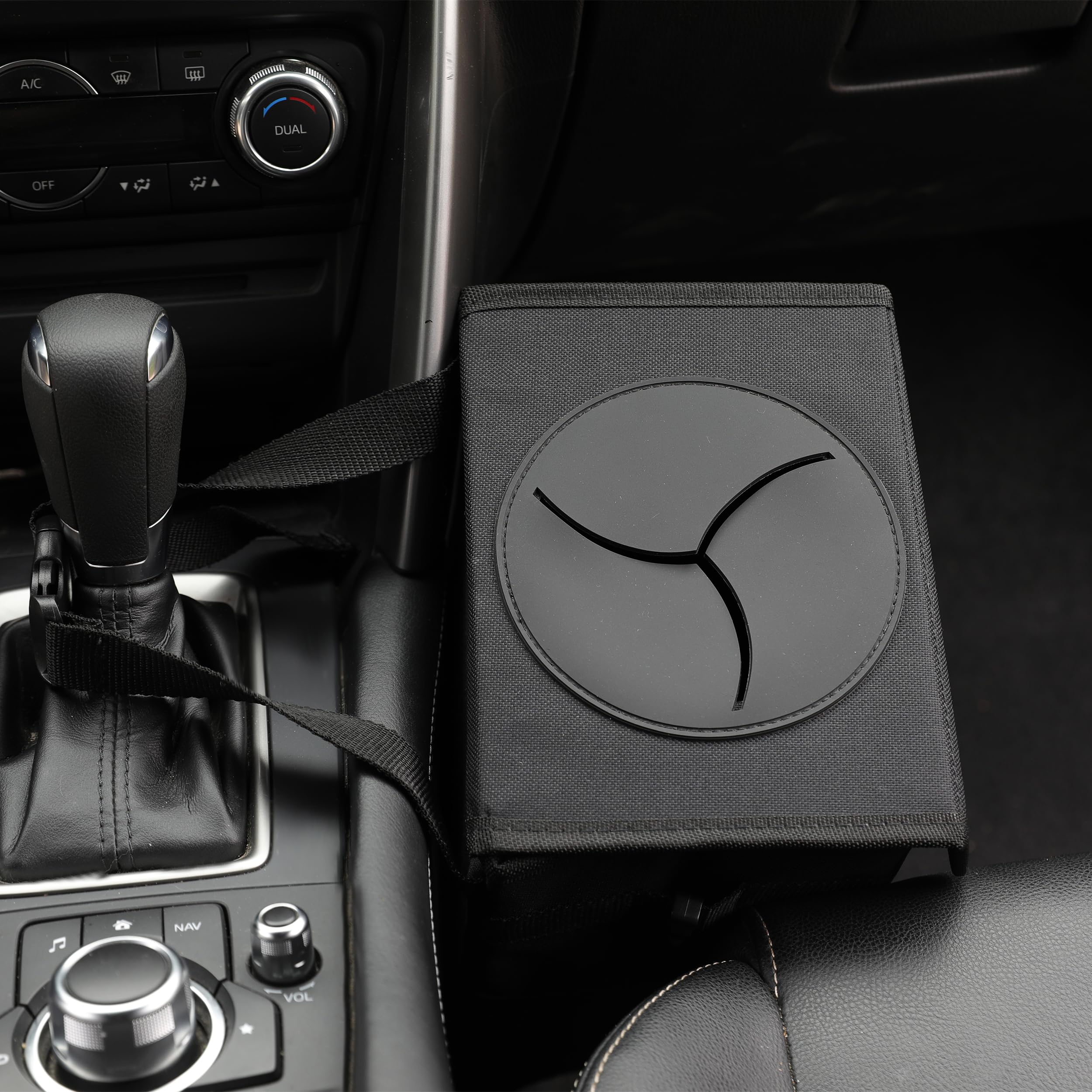 AOKJOY Car Garbage can with lid Leak Proof Vehicle Trash Can 3 Storage Pockets Hanging Waterproof car Trash Bag for SUV Black