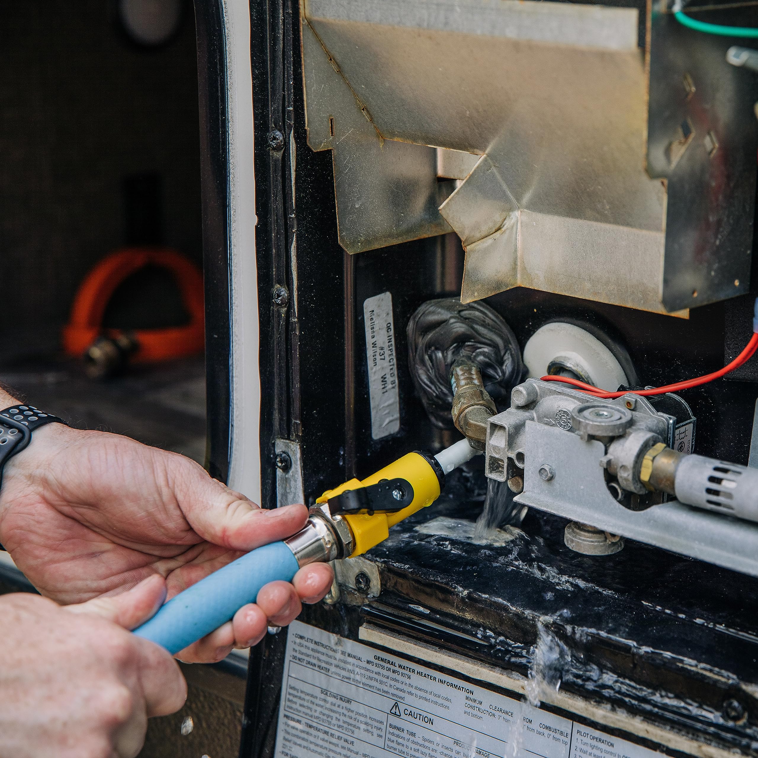 Camco Camper & RV Water Heater Tank Rinser - Improves Water Heater Function by Flushing Out Sediment - Easily Attaches to Standa
