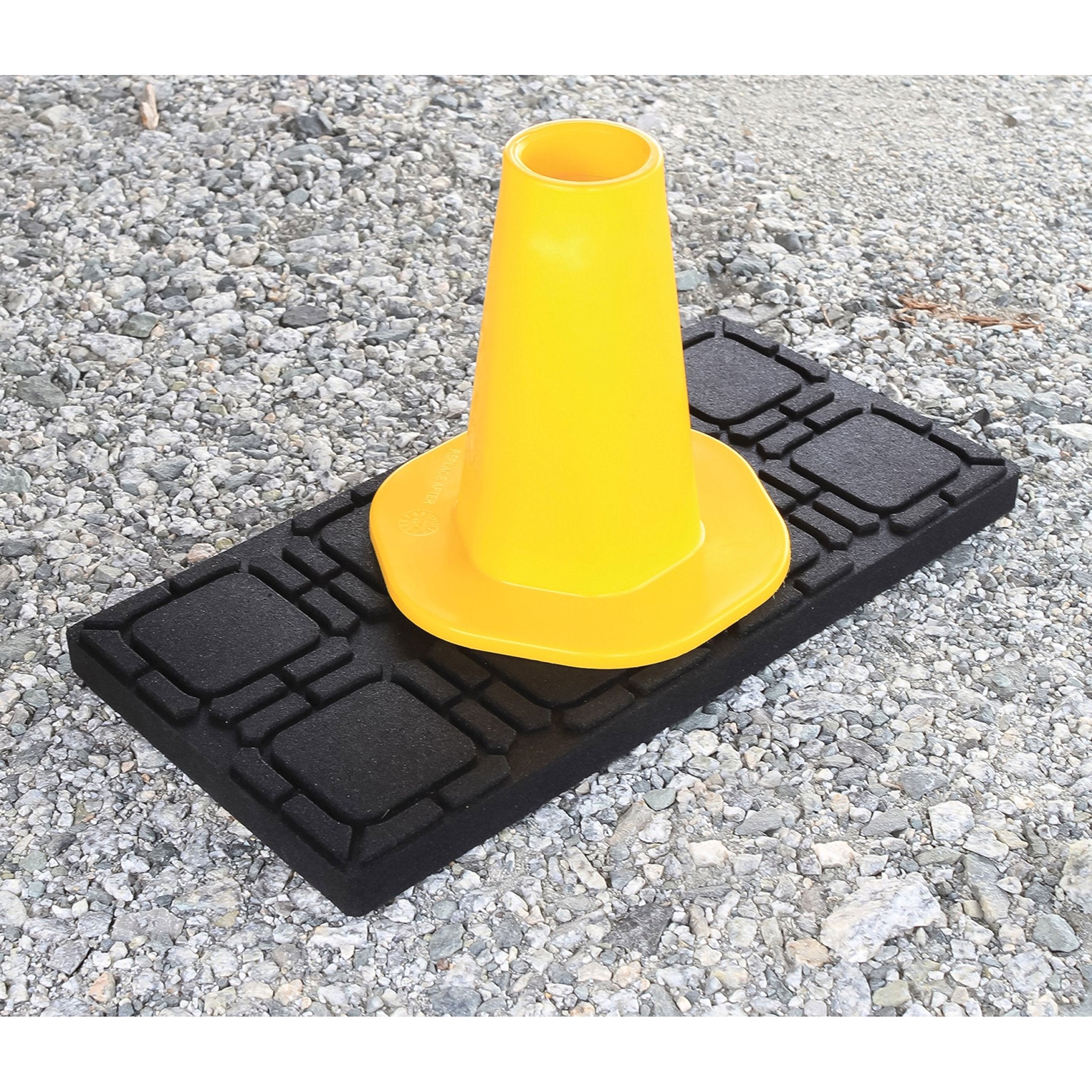 Camco 44601 Universal Leveling Block Flex Pads - Prevent Jacks and Stabilizers from Sinking Into Soft Ground - Measure 8.5'' x 1
