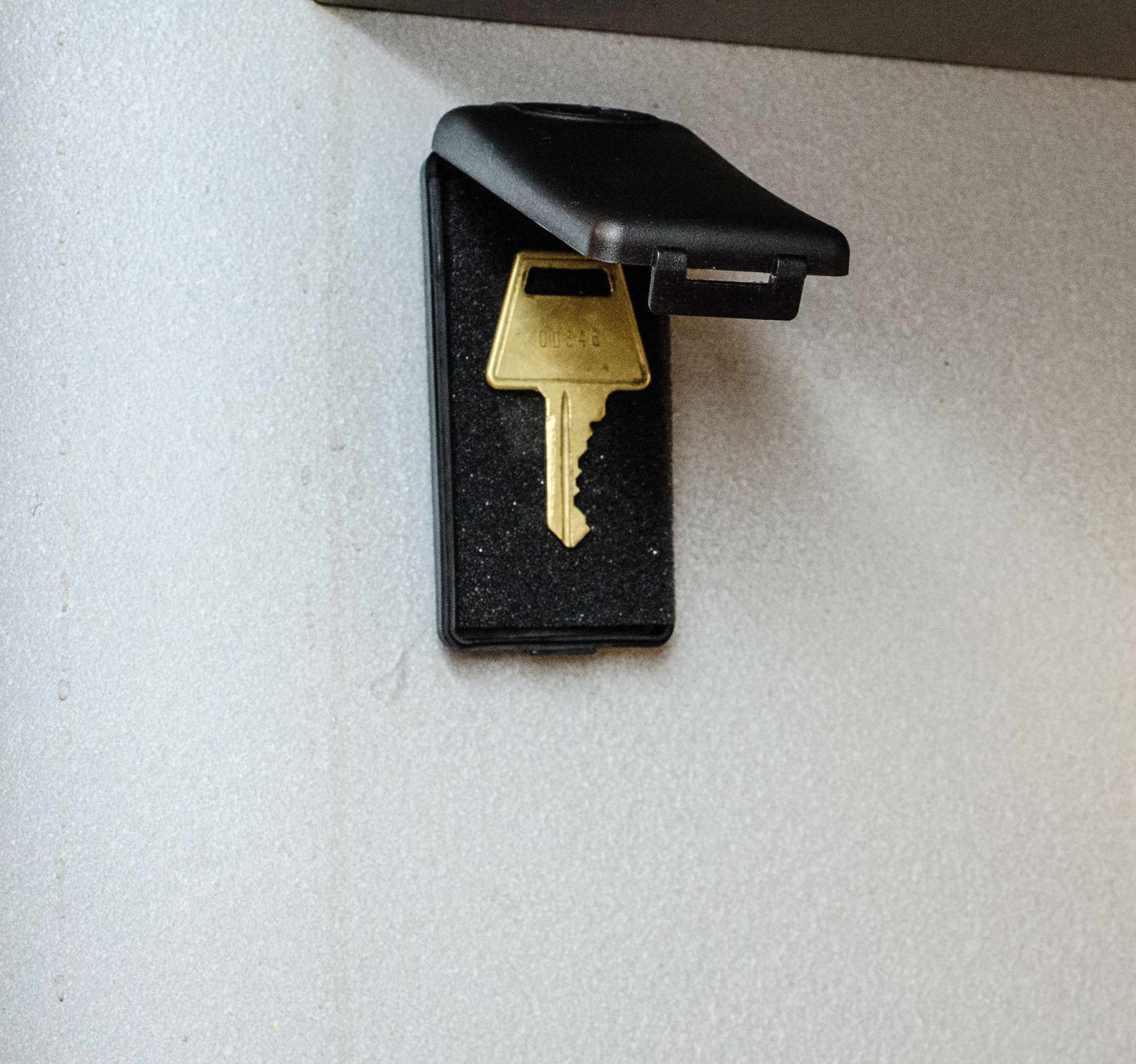 Custom Accessories 46061 Twin Set Magnetic Key Holder , Black