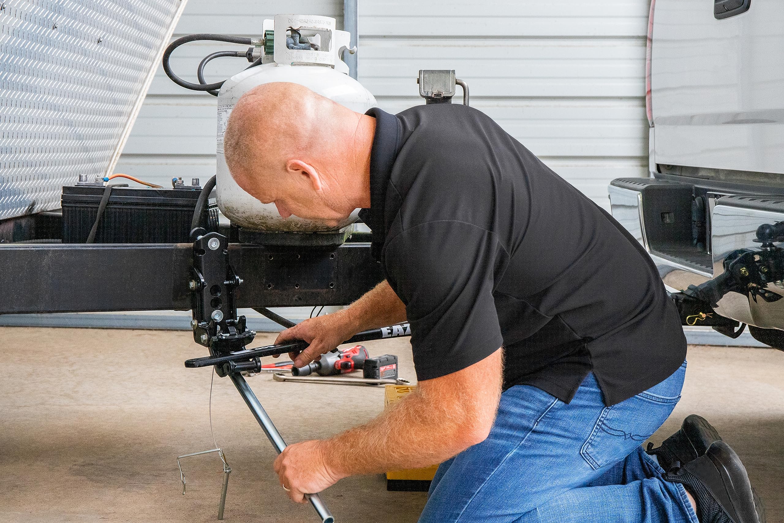 Camco Eaz-Lift Tr3 600Lb Weight Distribution Hitch Kit | Features 800Lb Max Tongue Weight Rating, Pre-Installed 2-5/16-Inch Hitch Ball, And Adjustable Sway Control | (48901)