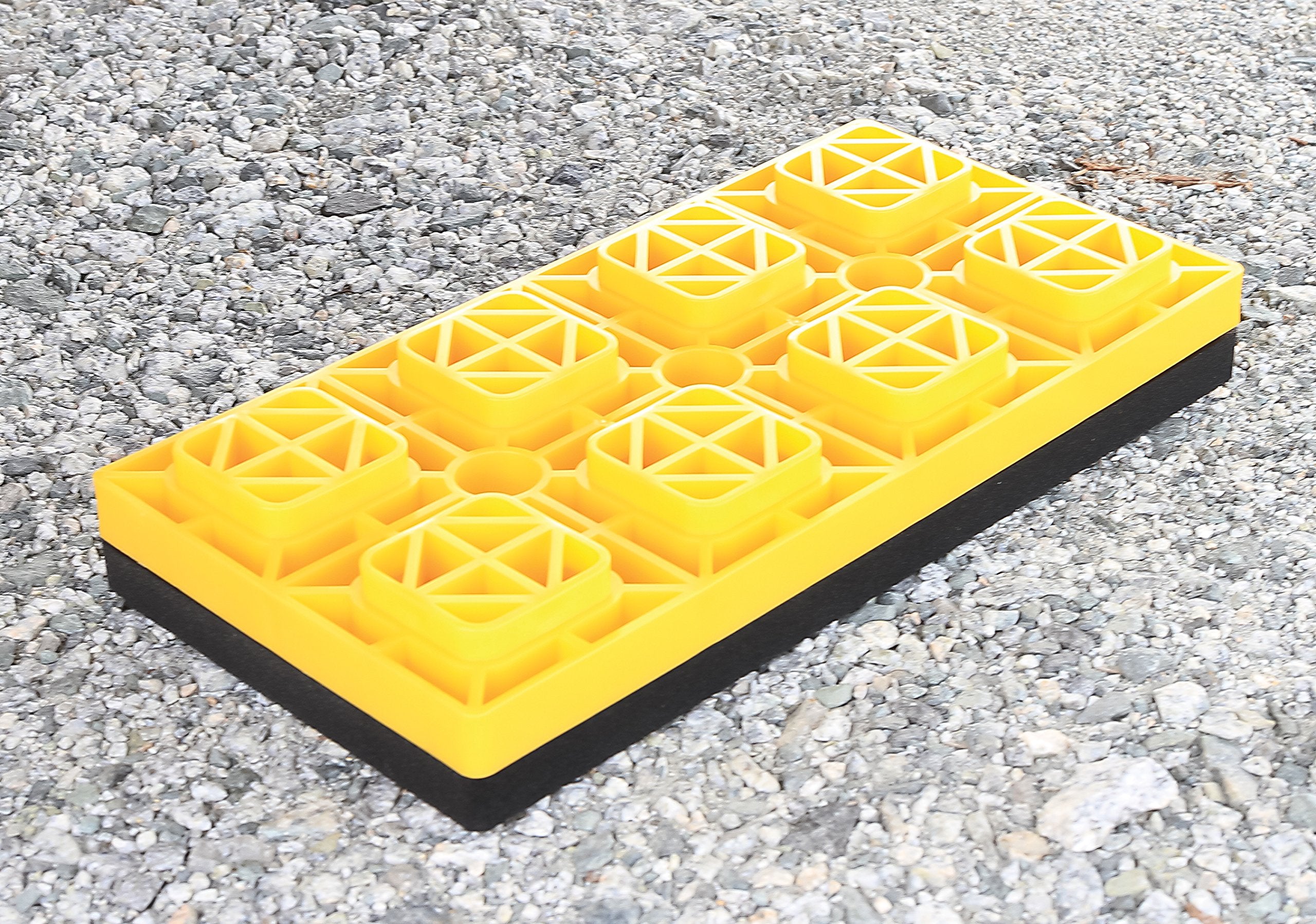 Camco 44601 Universal Leveling Block Flex Pads - Prevent Jacks and Stabilizers from Sinking Into Soft Ground - Measure 8.5'' x 1