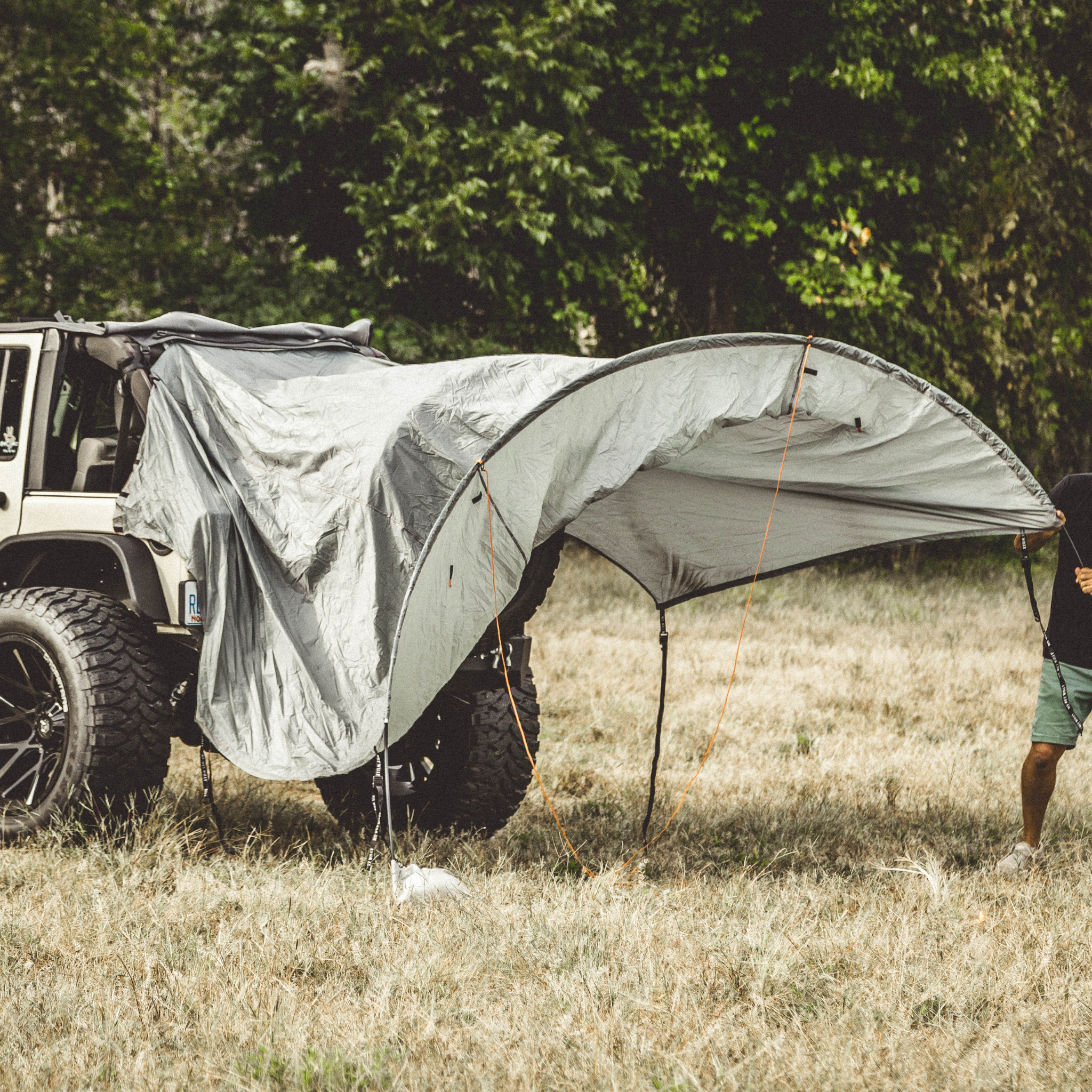 2-in-1 Jeep Trail Cover & Sun Shade