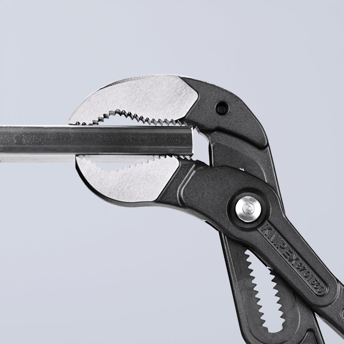 Knipex Cobra® XXL Water Pump Pliers 22" 87 01 560 US