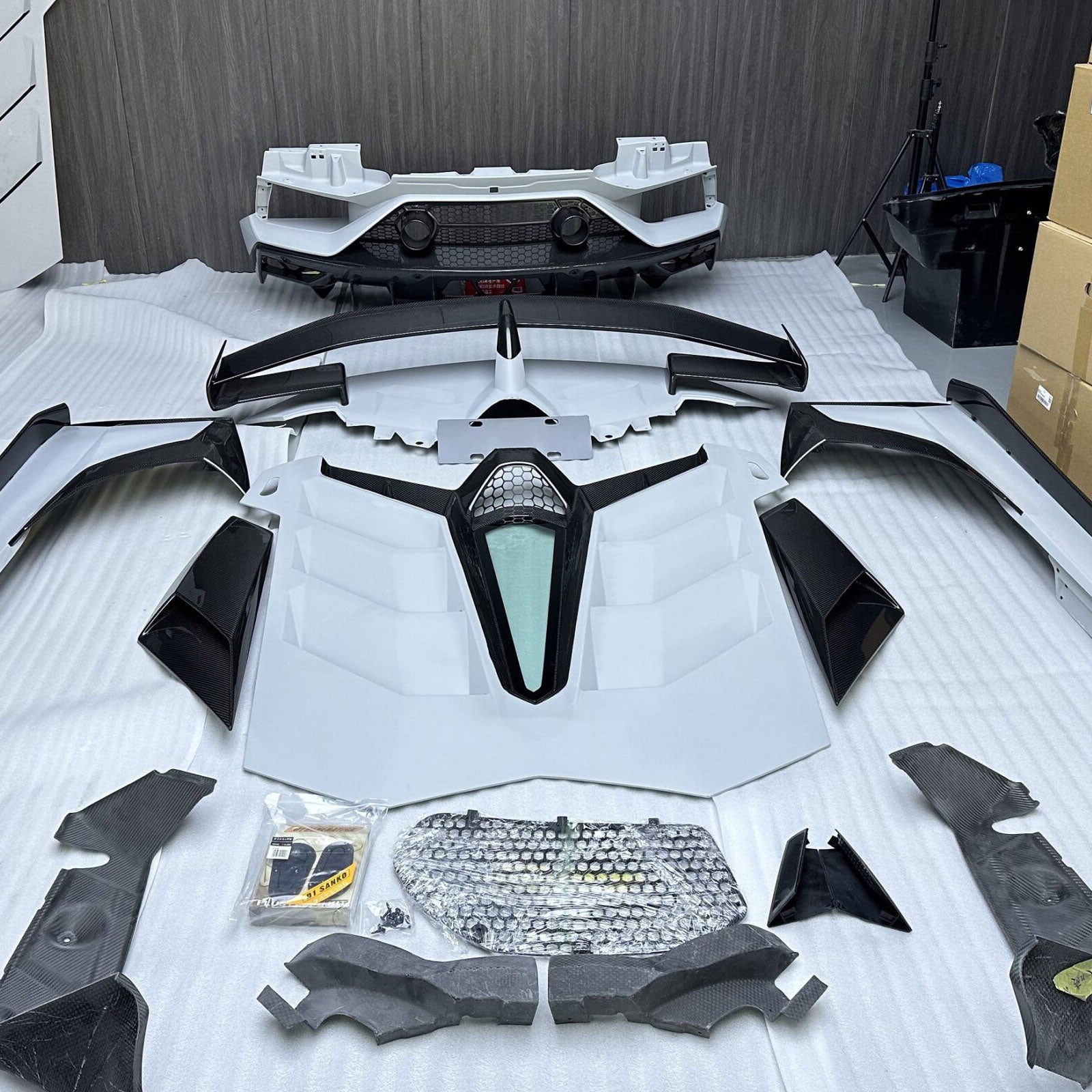 SVJ Style Full Conversion Body Kit for Lamborghini LP700-4 LP720 LP750