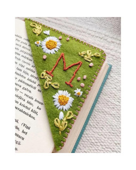 Personalized Hand Embroidered Corner Bookmark, Letters Felt Triangle Cute Flower Embroidered Corner Bookmark Embroidery Book Marker Clip For Reading Lovers Meaningful Gift (Q, Summer)