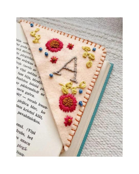 Personalized Hand Embroidered Corner Bookmark, Letters Felt Triangle Cute Flower Embroidered Corner Bookmark Embroidery Book Marker Clip For Reading Lovers Meaningful Gift (M, Autumn)