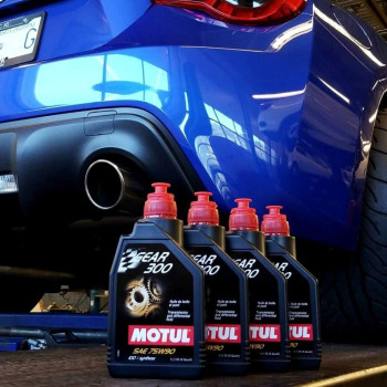 Motul Gear 300 75W90 100 Percent Synthetic Gear Oil 1 Liter 105777