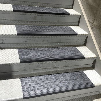 Amerihome 4 Piece Bull Nose Rubber Stair Tread Set 30 X 10 Inch